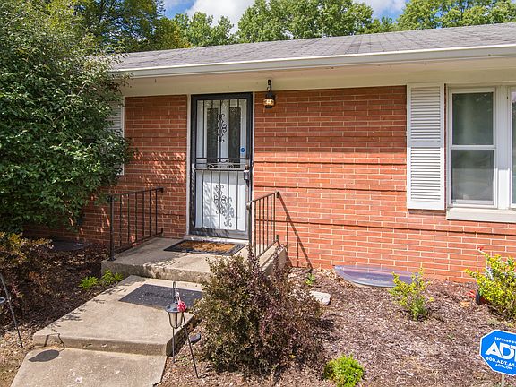4th image of 4426 Staughton Dr