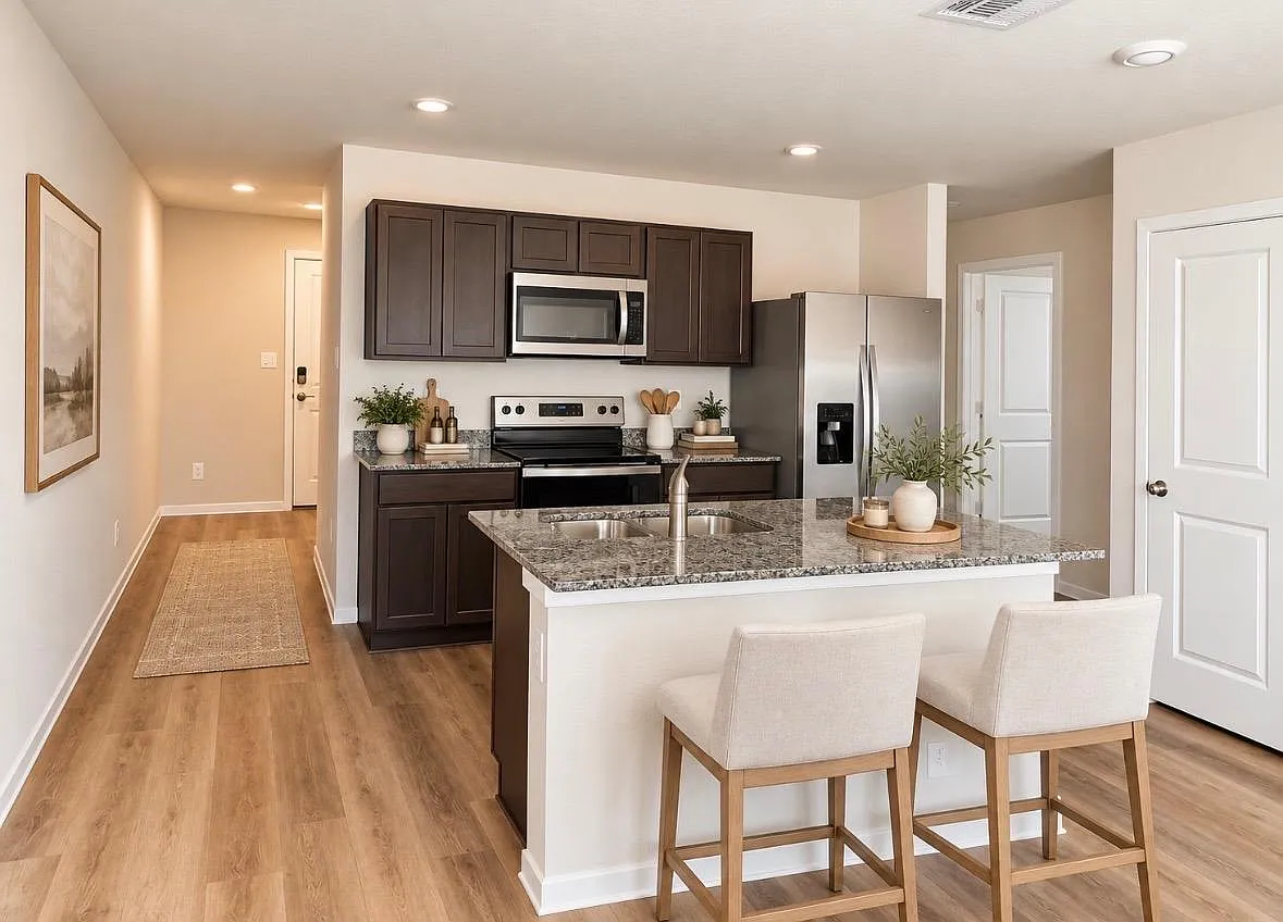 4 bed, 2.0 bath, 1572 sqft, $1,850 — Photo 2