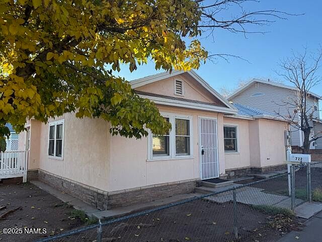 1st image of 722 N Warren Ave