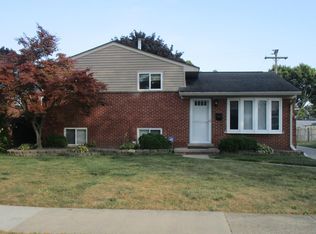 55 Meadle St, Mount Clemens, MI 48043