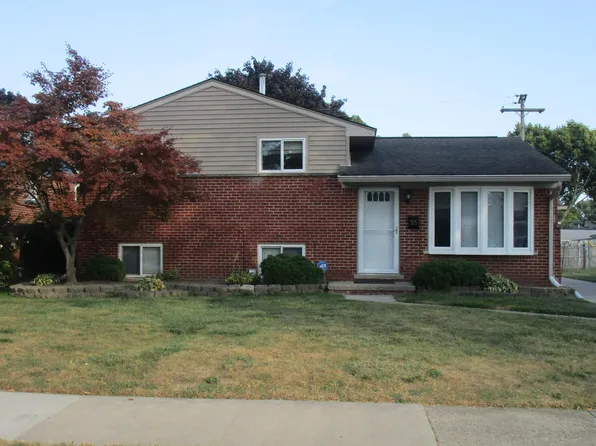 55 Meadle St, Mount Clemens, MI 48043