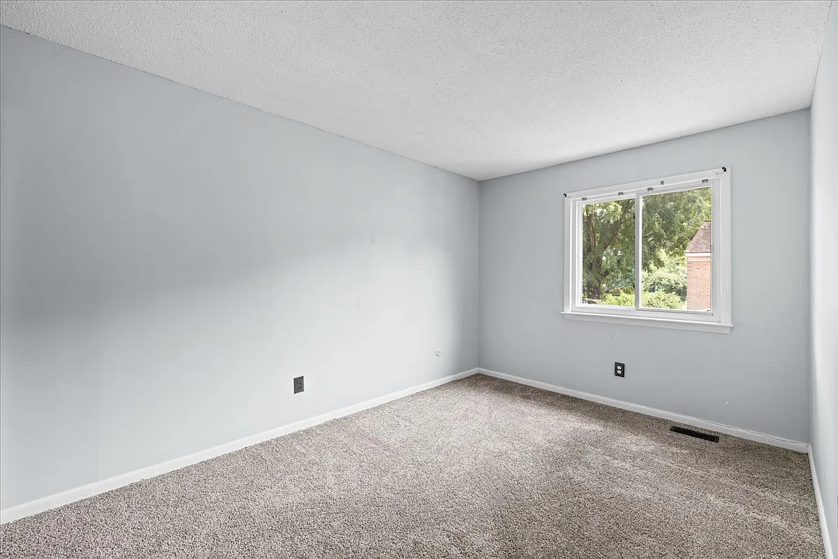 4 bed, 1830 sqft, $2,450 — Photo 4