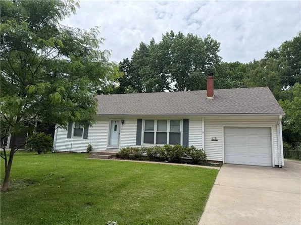 4732 Booth St, Westwood, KS 66205