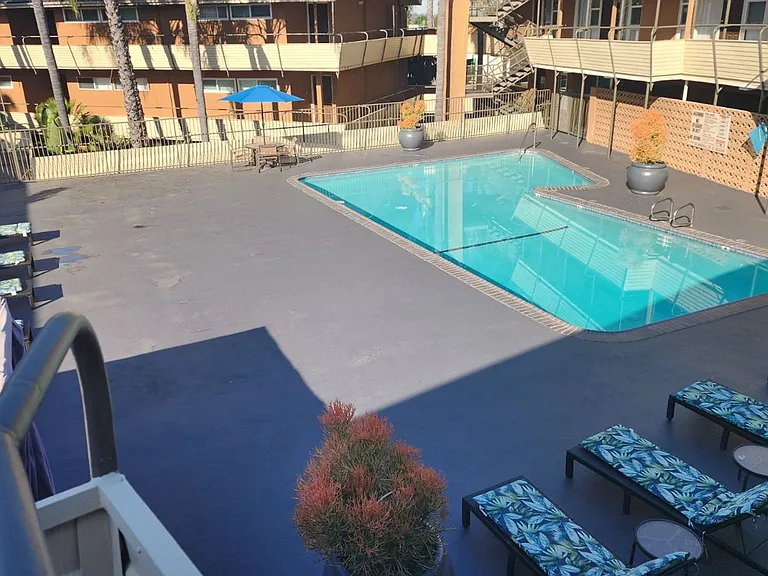 Terraces at South Pasadena Apartments — Photo 21