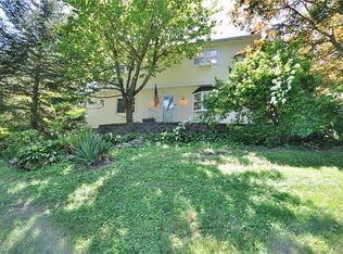 14 Sunset Hill Rd, Newtown, CT 06470