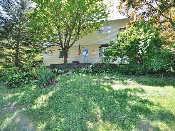 14 Sunset Hill Road, Newtown, CT 06470