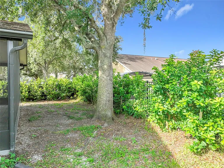 1045 Willow Branch Dr — Photo 59