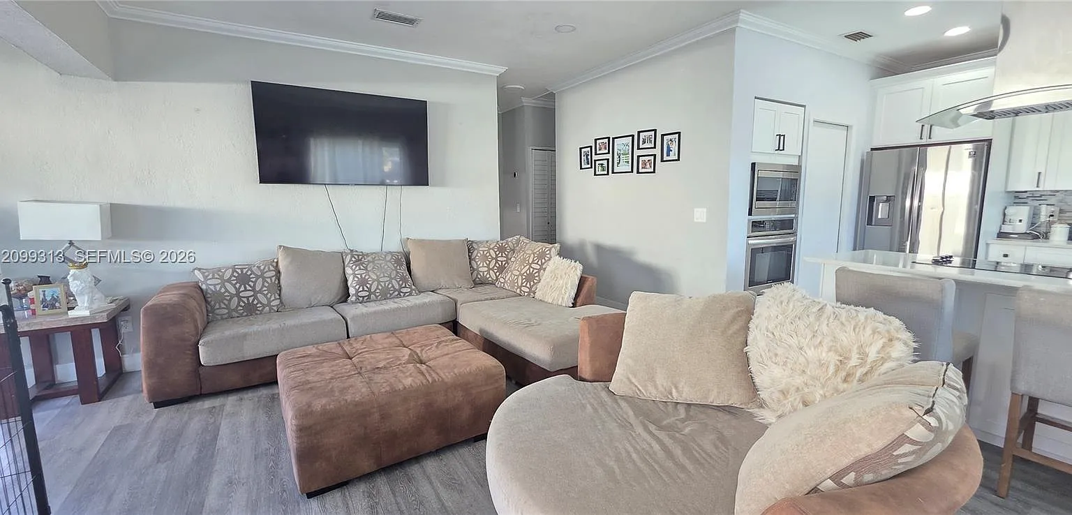 Hollywood Heights Estates — Photo 3