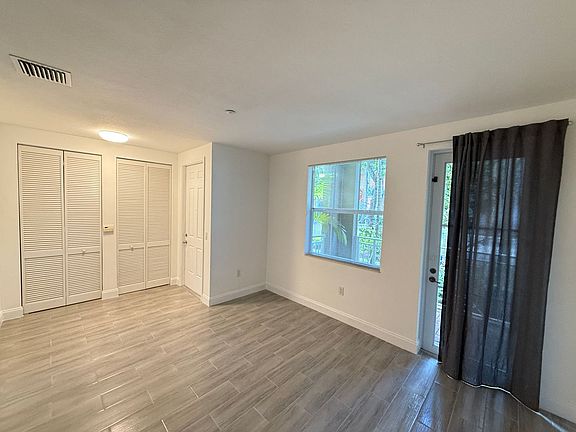 4th image of 350 SW 13th Ter