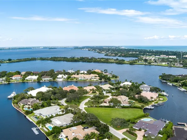 211 Spinnaker Dr, Vero Beach, FL 32963