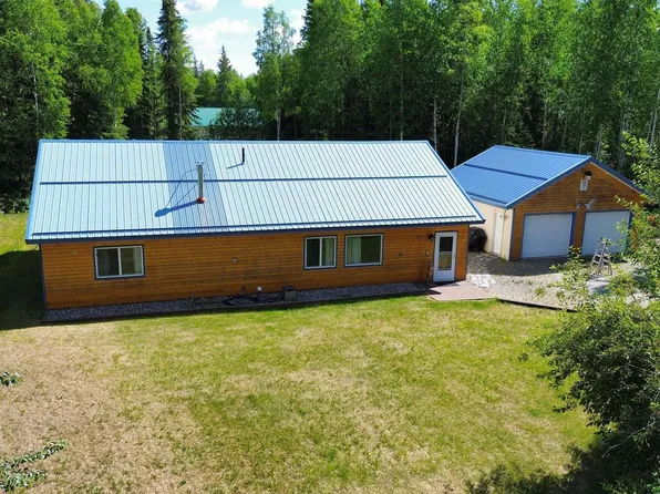 1070 Cloverleaf Dr, North Pole, AK 99705