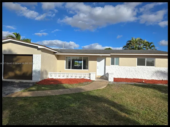 511 NW 93rd Ave, Pembroke Pines, FL 33024