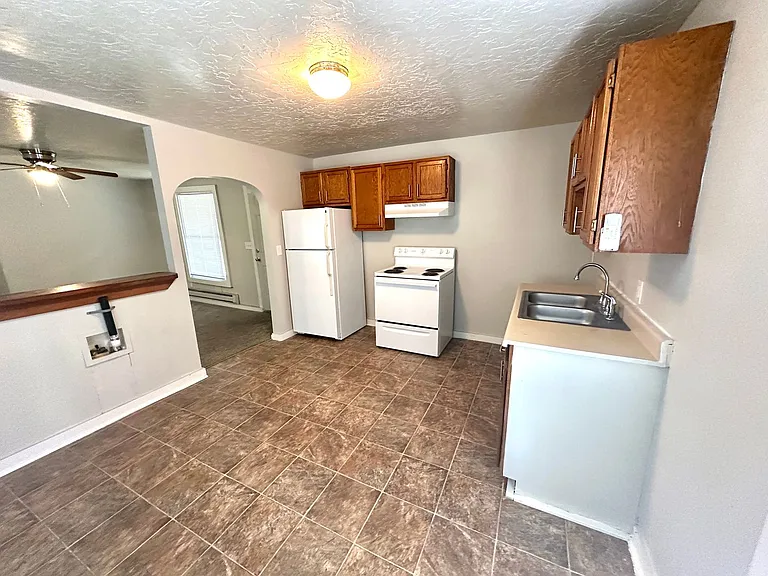 304 N Webb St — Photo 5