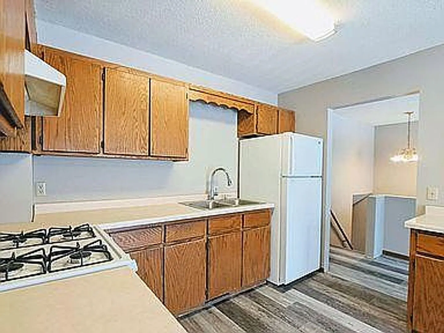 3 bed, 1.0 bath, 1400 sqft, $1,835 — Photo 2