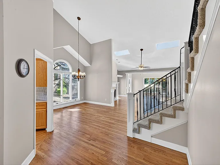 205 Club Villa Dr W — Photo 22