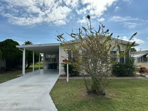 827 Vireo Dr, Barefoot Bay, FL 32976