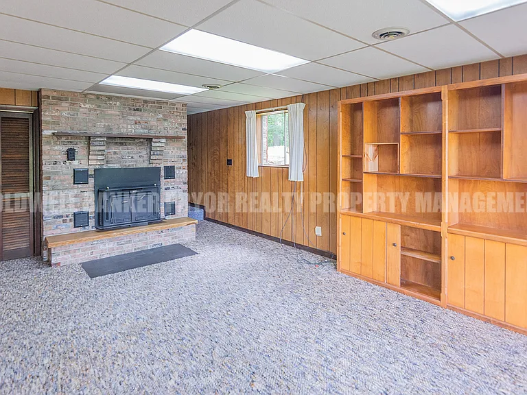 165 Lakeshore Ct — Photo 37