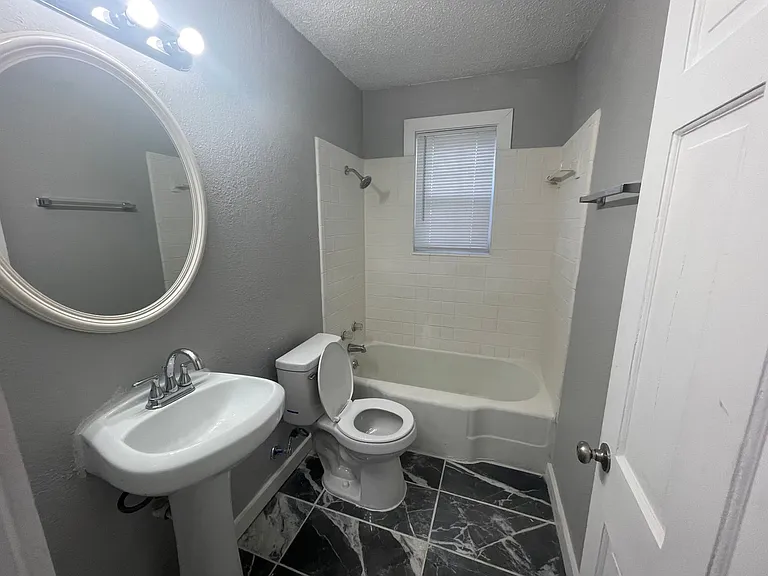 425 W Tennessee St — Photo 27
