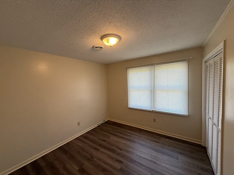 140 Sherman Dr — Photo 13