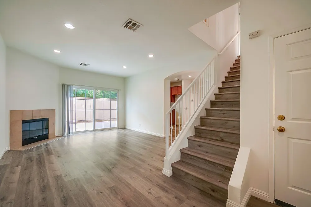 3 bed, 2.5 bath, 1430 sqft, $3,300 — Photo 4