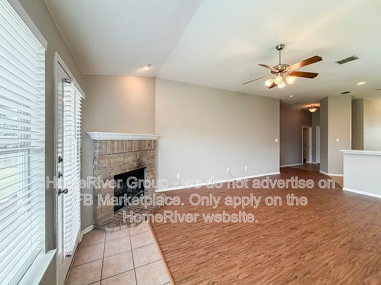 1102 Oak Hollow Ln — Photo 5