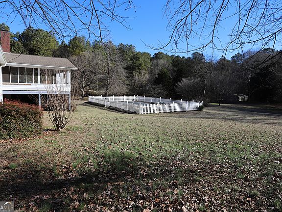 4th image of 206 Pine St