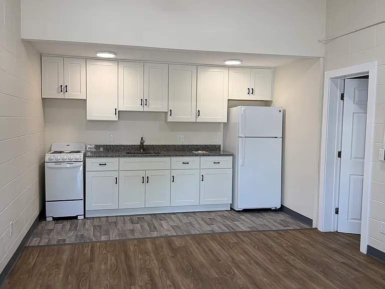 2024 Riverdale St #11 — Photo 4