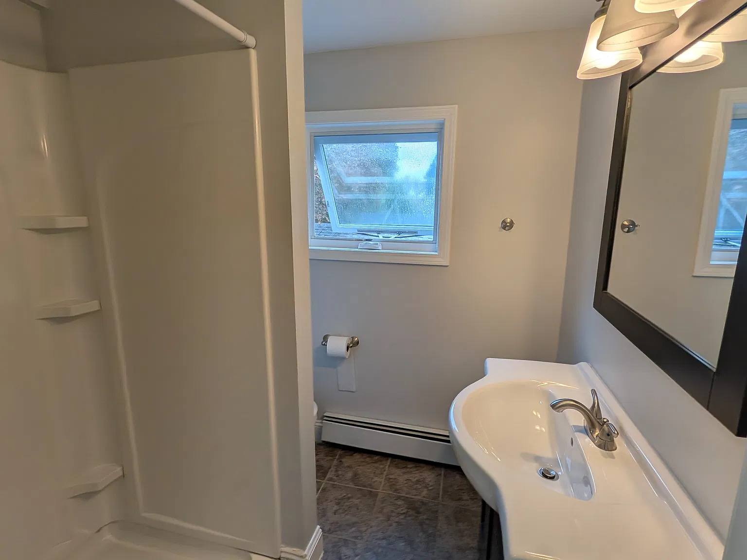 4 bed, 1.5 bath, 2000 sqft, $1,775 — Photo 4