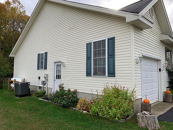 4th image of 38503 Hemlock Dr