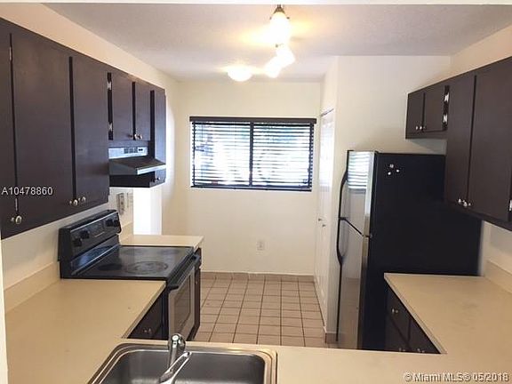 3rd image of 9470 Palm Cir S