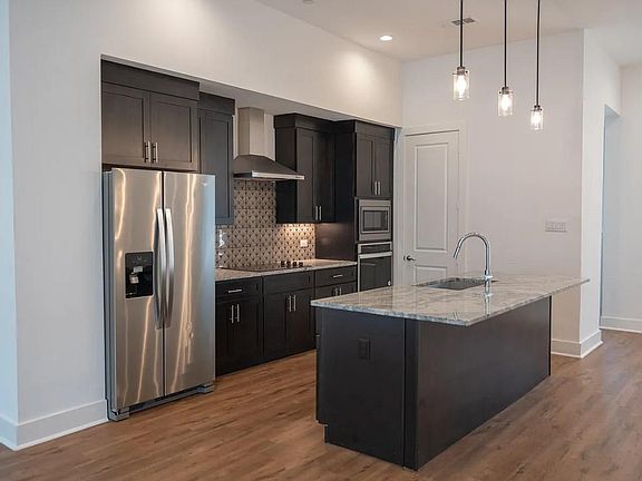 5th image of 13325 Bee St #403