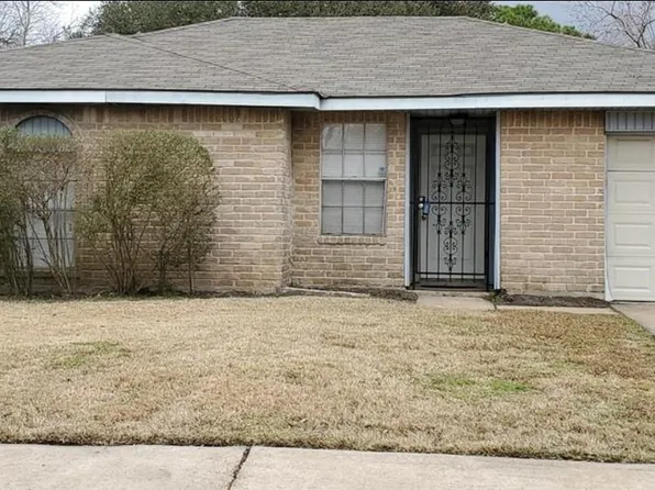 4749 E Ridge Creek Dr, Houston, TX 77053