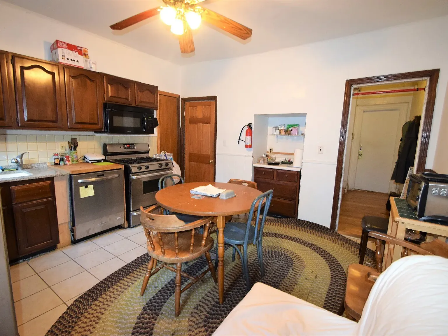 3 bed, 1200 sqft, $3,900 — Photo 3