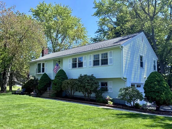 33 Tomahawk Dr, Northborough, MA 01532