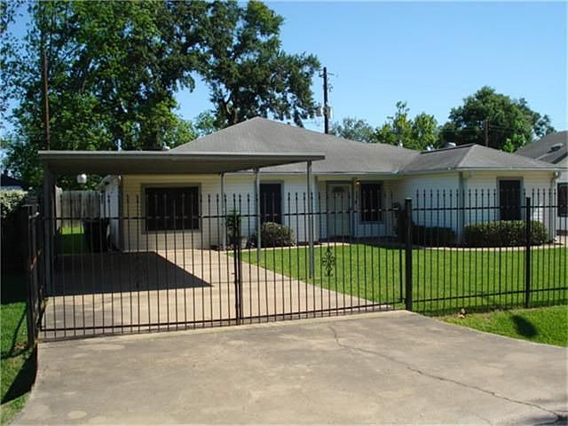 1st image of 809 Oak Glen Dr