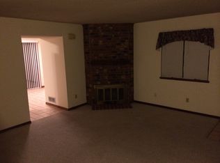 1064 SW Robinson Ave, Topeka, KS 66604