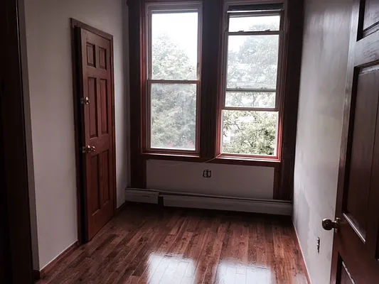 Rented by Premier Metro Realty Corp | media 33