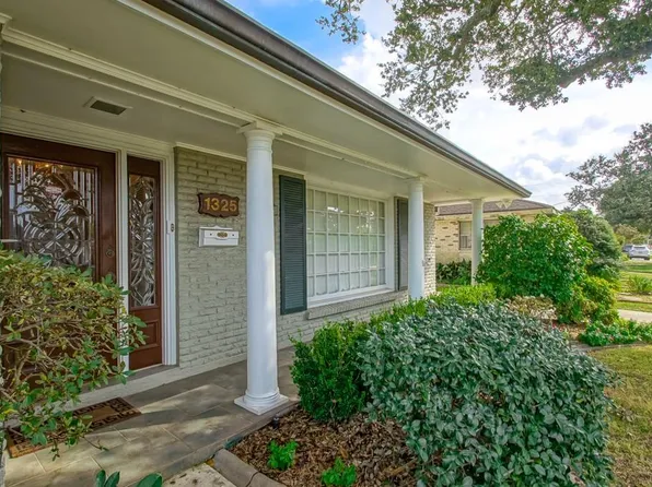 1325 Melody Dr, Metairie, LA 70002