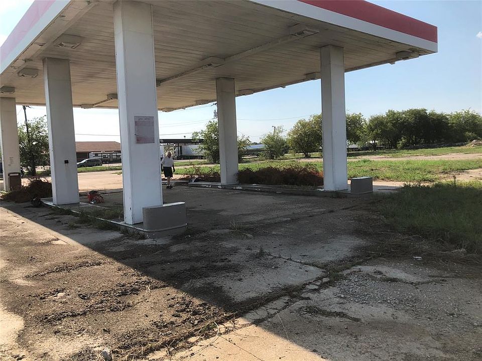 2nd image of 1016 E Interstate 30
