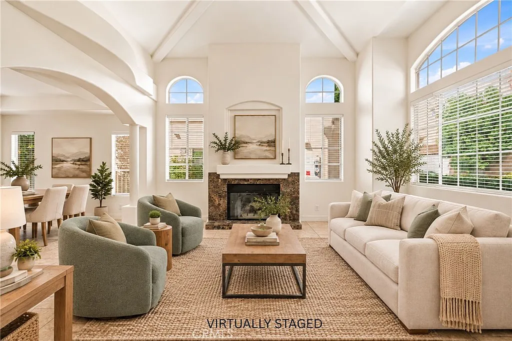 3 bed, 2.5 bath, 1894 sqft, $4,250 — Photo 3