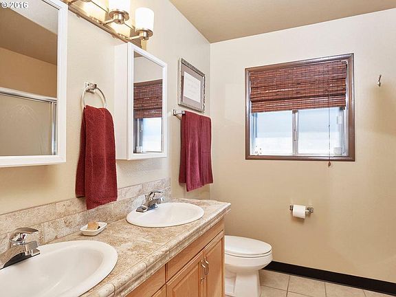 Upstairs Full Bath