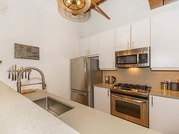 5th image of 420 W Grand Ave APT 3B