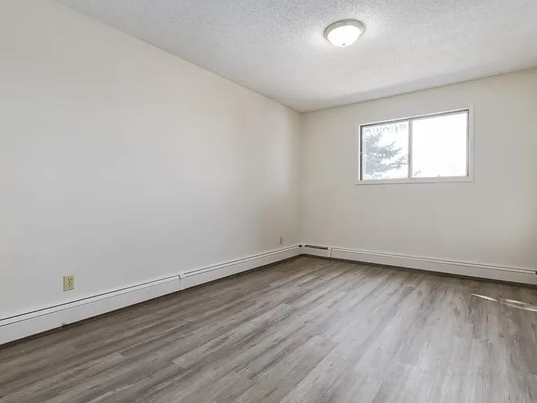 5 Russell Dr — Photo 4