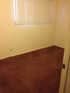4th image of 13436 1/4 Doty Ave