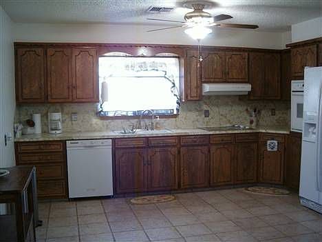5th image of 610 N Carney