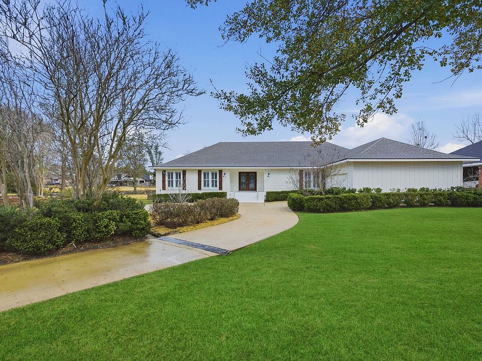 1st image of 3829 Burgoyne Dr