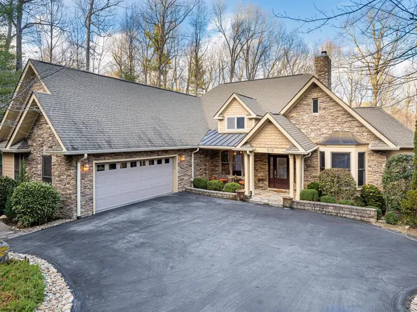 300 N Windsong Ln, Flat Rock, NC 28731