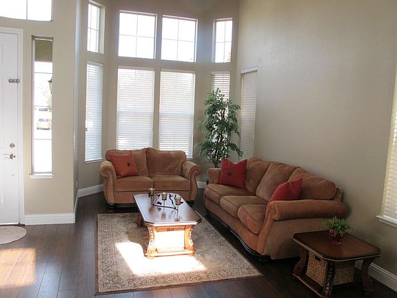 3rd image of 1678 Crest Hill Way