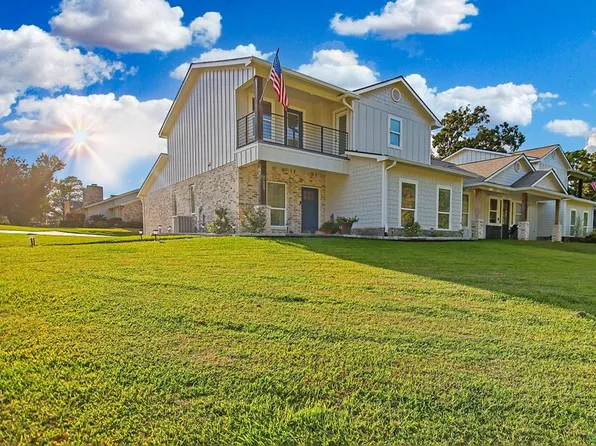 1608 Champions Dr, Lufkin, TX 75901