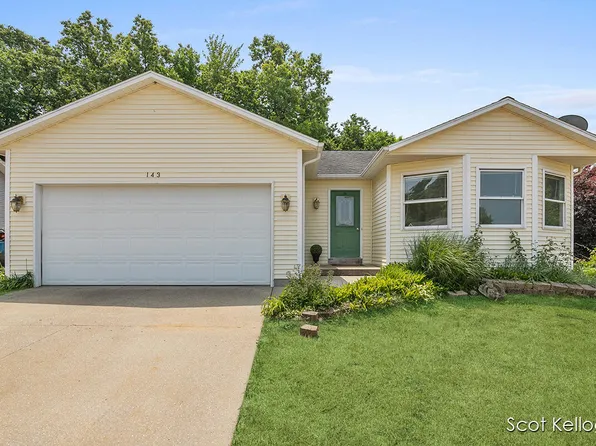 143 Hunters Trail Ct, Middleville, MI 49333